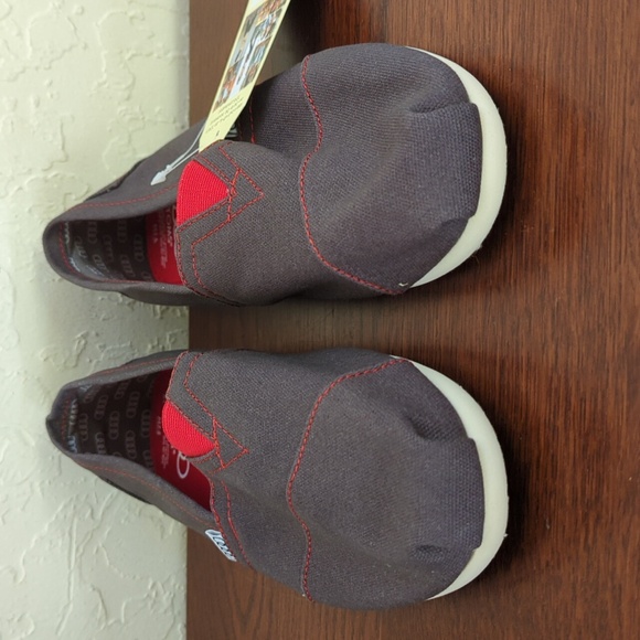 Toms Men's Gray and Red Audi Designed Classic Slip On Shoes Size 7.5 - Picture 4 of 11